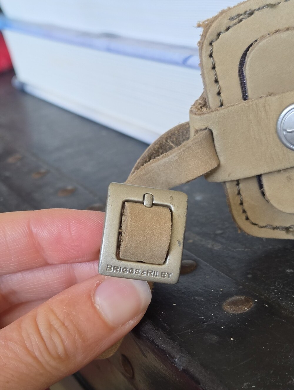 Briggs & Riley Beige Leather Luggage Tag - Picture 4 of 4